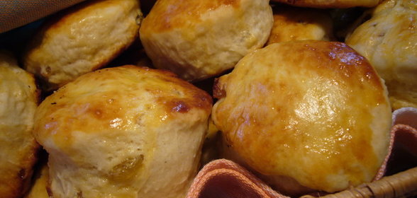 Скоунз - английские булочки с изюмом
