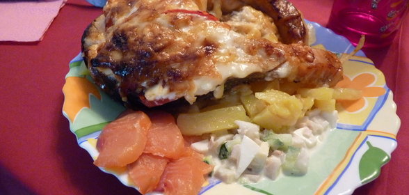 Лосось запеченый с грибами