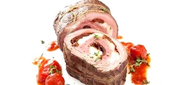 Стейки с боккончини и вялеными томатами