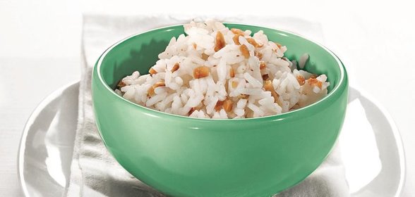 Рис с арахисом и соусом песто