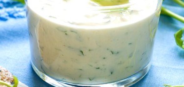 Сливочный соус из феты с мятой