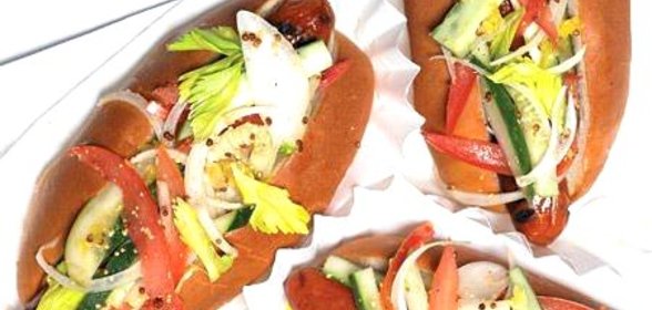 Хот-доги с сельдереем, огурцом и помидором