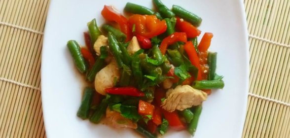 Курица с овощами вок