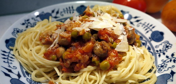 Лингвини с зеленым горошком и томатно-апельсиновым соусом