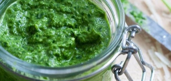 Пряный песто из шпината