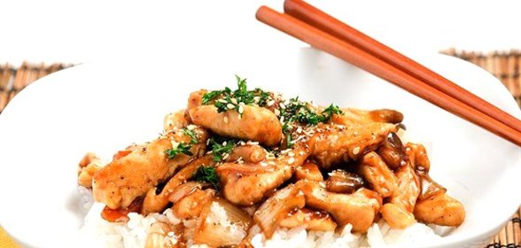 Жареная курица с устричным соусом и овощами