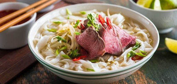 Суп в ханойском стиле с говядиной и лапшой