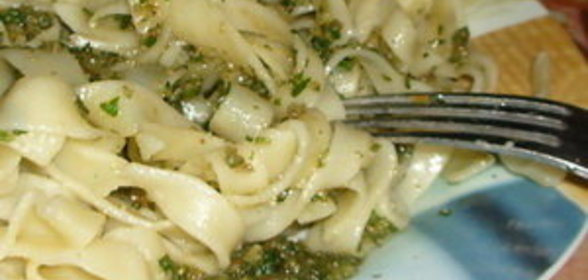 Макароны в соусе песто