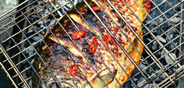 Карп на гриле в азиатском стиле