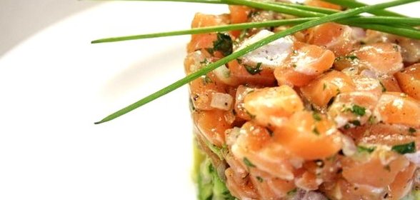 Тартар из лосося и каперсов