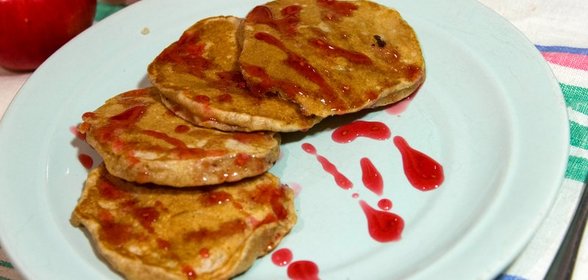 Оладьи из цельнозерновой муки с яблоками
