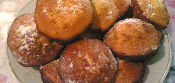 Маффины со сливами и кизилом
