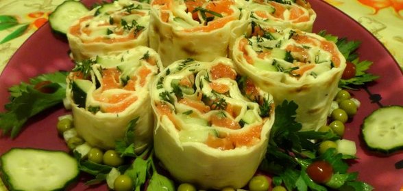 Лаваш с красной рыбой и плавленым сыром