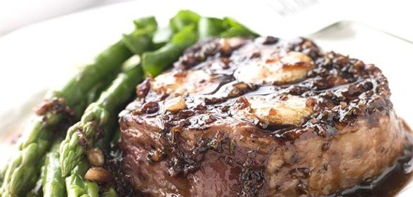 Стейк говяжий с грибами и мадерой