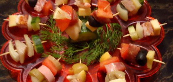 Закуски на шпажках