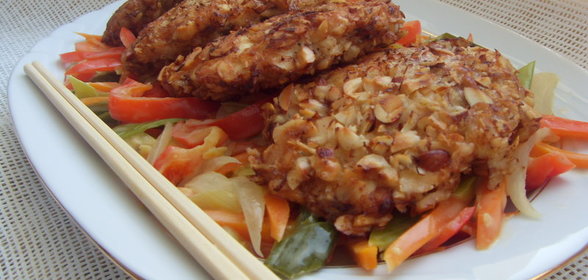 Отбивные в ореховой панировке с овощами.( в азиатском стиле)