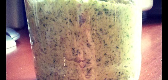 Соус песто из сельдерея