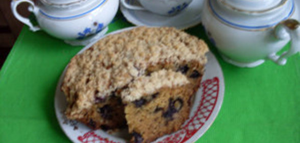 Апельсиновый пирог с голубикой и фундуком