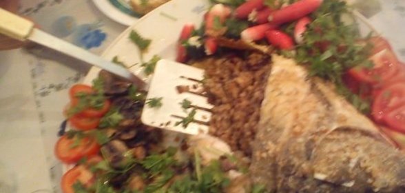 Карп с начинкой из гречневой каши и грибов