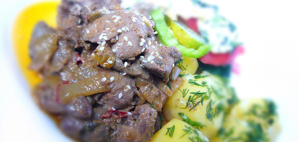 Свиные шкварки в топленом жире с яблоком