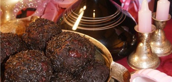 Трюфельные пирожные с ганашем и вишней.(готовимся к Новому Году и Рождеству)