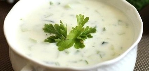 Соус из кефира и зелени