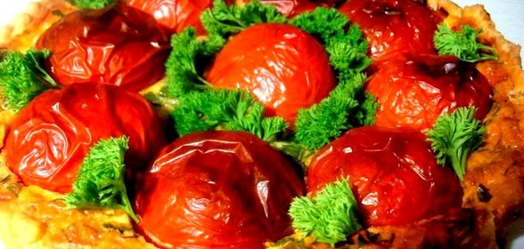 Заливной пирог с фаршированными помидорами