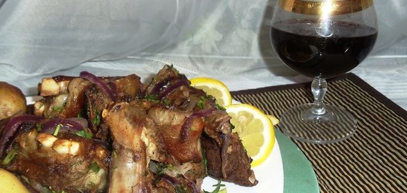 Бараньи ребрышки с маринованными лисичками