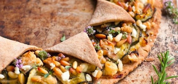 Открытый пирог с кабачками и кедровыми орешками