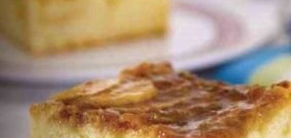 Пирог с яблоками и сахарной крошкой