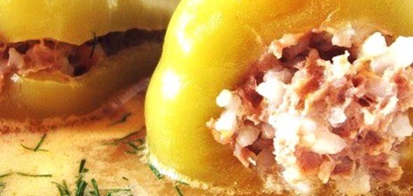 Маленькие перчики, фаршированные индейкой и рисом