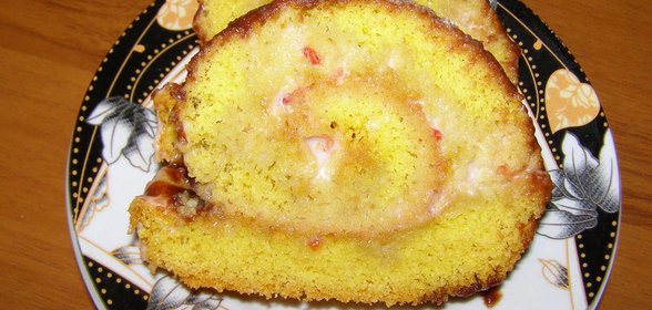 Бисквитный рулет с малиново-клубничной начинкой(вариант)