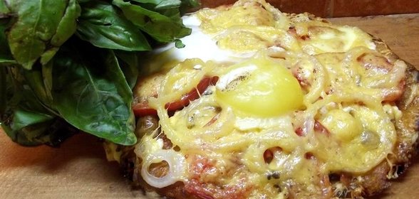 Грибная пицца с яйцом