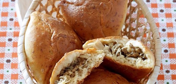 Бирокс, пирожки с капустой и мясом
