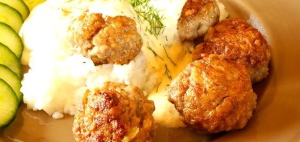 Шарики мясные с орехами и изюмом