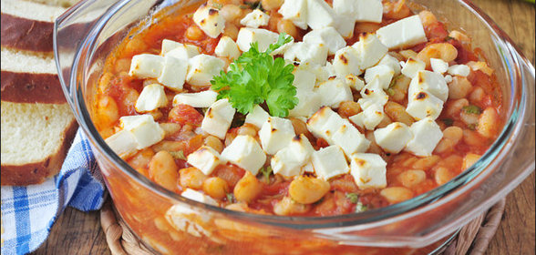 Фасоль, запеченная в томате по-средиземноморски