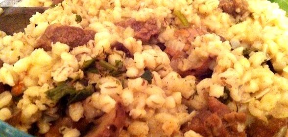 Перловая каша с мясом, грибами и овощами