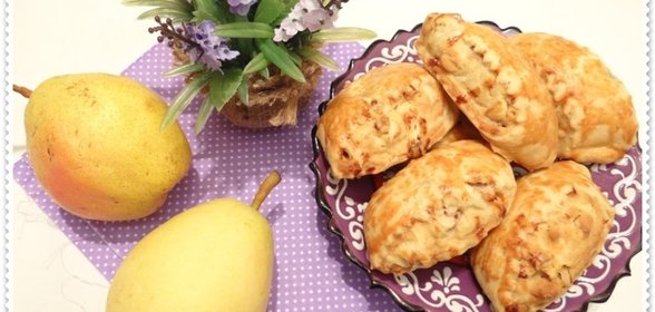 Медовый назук с орехами и грушей