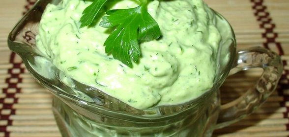 Соус из авокадо с чесноком к мясу и птице