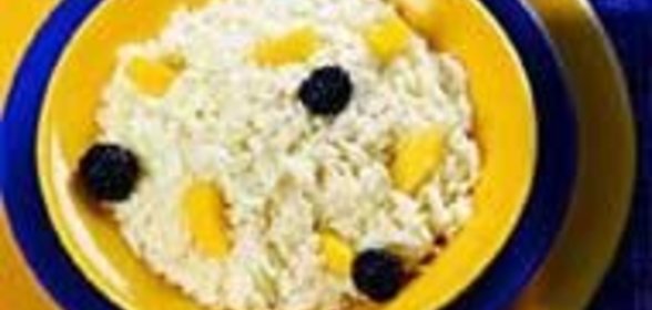 Кокосовый рис с манго и ежевикой