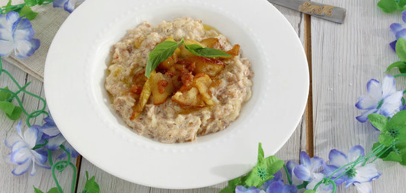 Многозлаковая каша с карамелизированными яблоками
