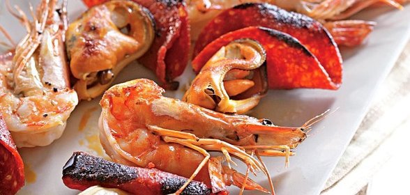 Шашлычки из мидий, креветок и чоризо