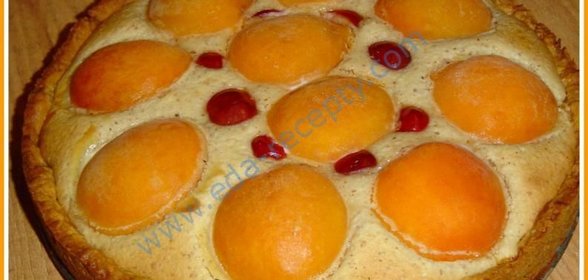 Пирог с абрикосами и черешней