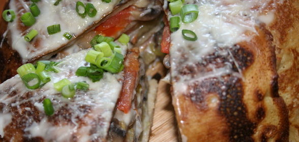 Блинчатый пирог с цуккини, баклажанами и грибами