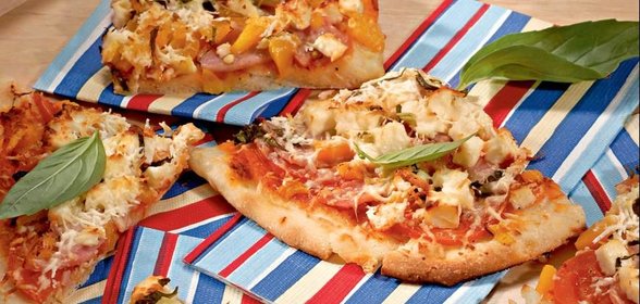 Пицца с сыром и ветчиной