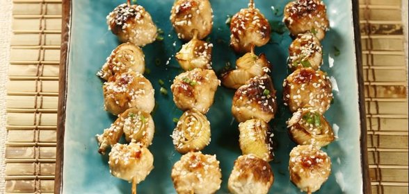 Тсукуне со свининой и луком-пореем