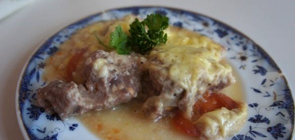 Свинина под соусом бешамель