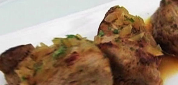 Запеченная свинина с маслом и пряностями