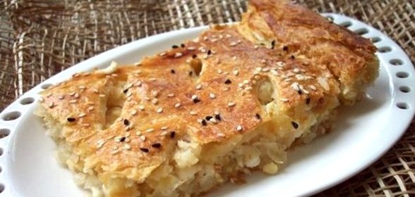 Слоеный пирог с капустой и яйцом