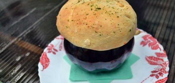 Жаркое из свинины с овощами, в горшочке, с пампушкой